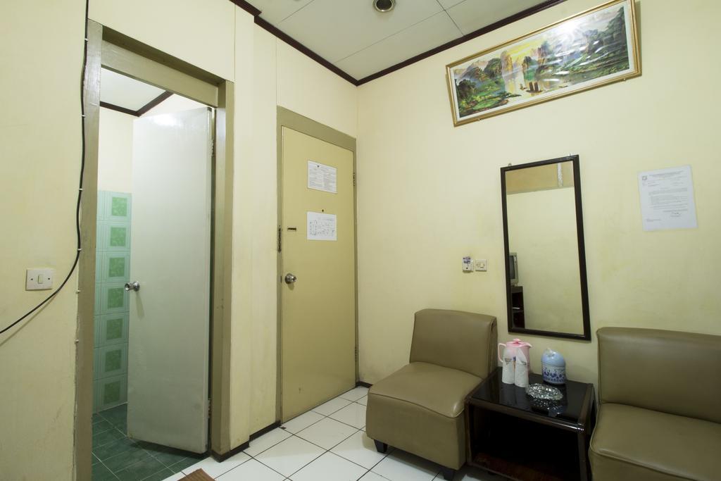 Reddoorz @ Klender Hotel จาการ์ตา ภายนอก รูปภาพ